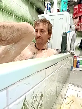 Snapshot of KokosMartin chatting on October 4, 2025, 10:11 pm KokosMartin online show from October 4, 2025, 10:11 pm