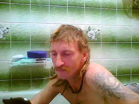 Snapshot of KokosMartin chatting on September 28, 2025, 7:43 pm KokosMartin online show from September 28, 2025, 7:43 pm