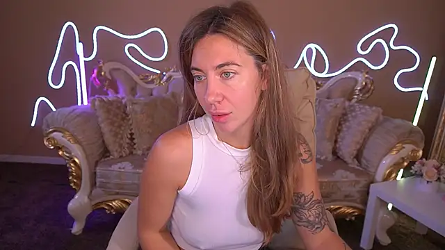 Snapshot of KateShanny chatting on October 12, 2025, 6:04 am KateShanny online show from October 12, 2025, 6:04 am