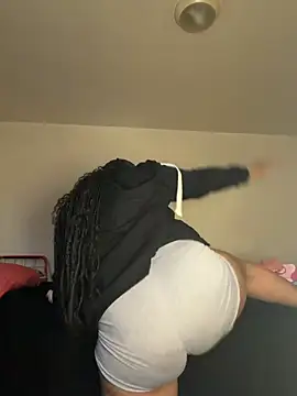 yummy0322 online show from February 22, 2026, 5:36 pm