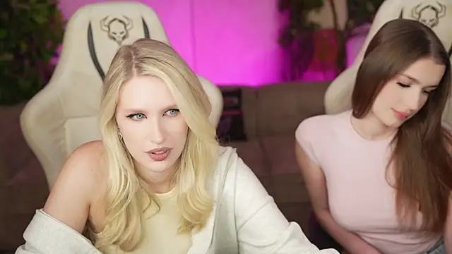 Snapshot of Scarlett_Sweet054 chatting on October 28, 2025, 3:22 pm Scarlett Sweet054 online show from October 28, 2025, 3:22 pm