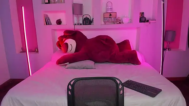 Camila Rivers online show from April 15, 2026, 12:42 pm