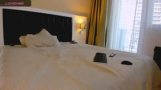 marrenaa online show from December 4, 2025, 7:07 am