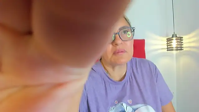 carolinacrus01 online show from November 26, 2025, 2:39 pm