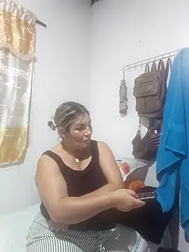 carolinacrus01 online show from December 19, 2025, 4:16 am