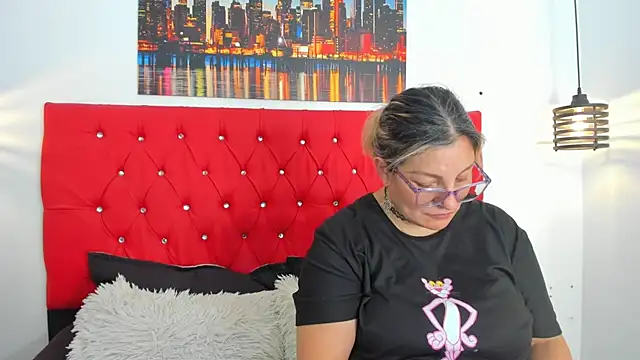 carolinacrus01 online show from February 26, 2026, 6:19 pm