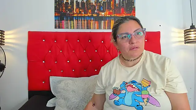 carolinacrus01 online show from February 16, 2026, 2:05 pm