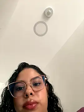 MelanieWillians online show from October 6, 2025, 4:52 pm