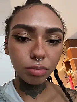 iamkatty  online show from October 22, 2025, 7:13 pm