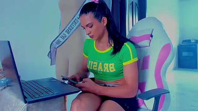 ISA BELLA VZL online show from April 15, 2026, 6:56 pm