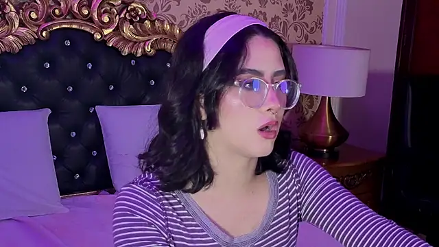 LiLLiAnderson online show from November 21, 2025, 11:53 am