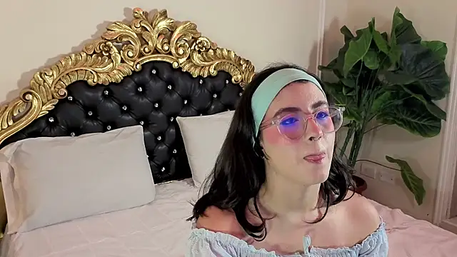 LiLLiAnderson online show from April 8, 2026, 11:44 am