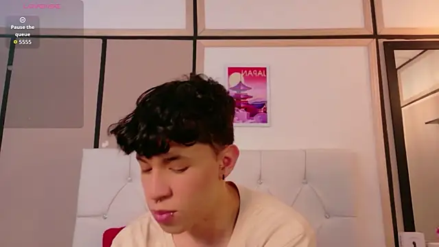 Axel  Evans online show from April 10, 2026, 12:12 pm