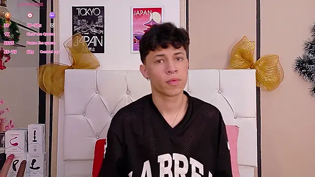 Axel  Evans online show from December 4, 2025, 12:48 pm