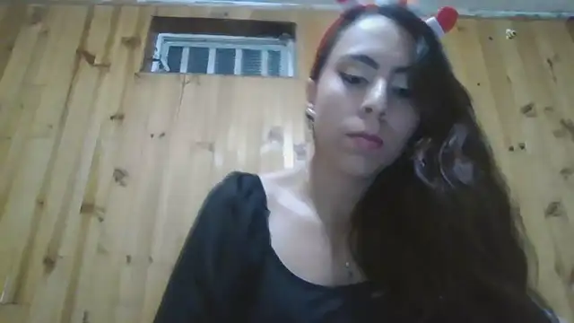 Snapshot of Roselingalvis13 chatting on December 20, 2025, 2:47 am Roselingalvis13 online show from December 20, 2025, 2:47 am