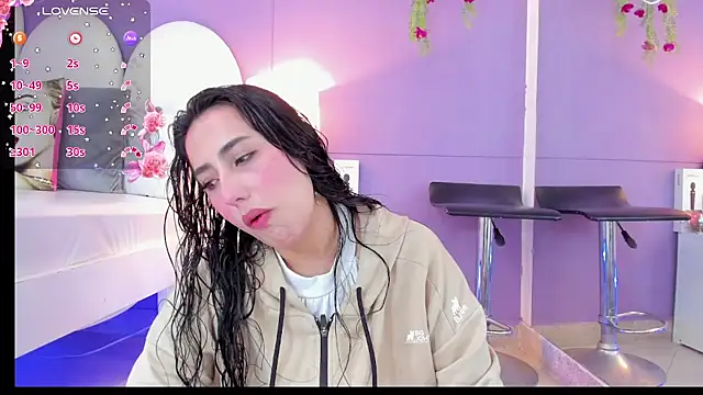 my aleja  online show from November 4, 2025, 1:59 pm