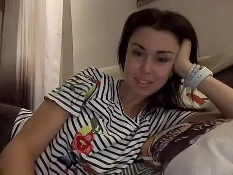 Gilin1 online show from October 13, 2025, 6:53 pm