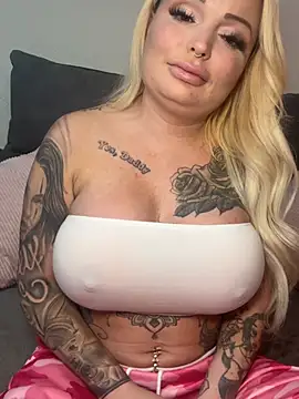 Snapshot of shortybig_official chatting on February 19, 2026, 5:10 pm shortybig official online show from February 19, 2026, 5:10 pm