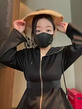 xinmeng-000 online show from May 7, 2026, 8:39 am