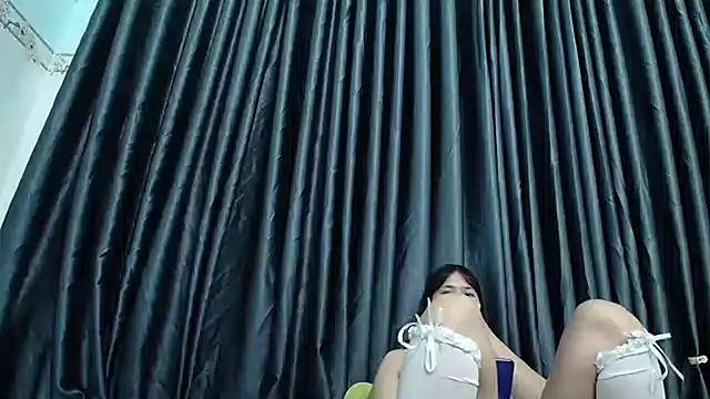 Snapshot of Grass_99 chatting on December 5, 2025, 6:23 am Grass 99 online show from December 5, 2025, 6:23 am