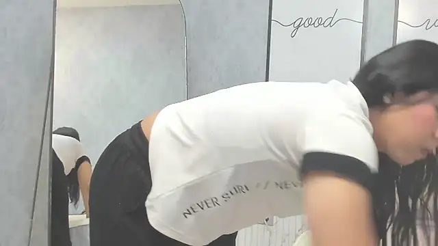 Ximenahott  online show from November 6, 2025, 10:08 am