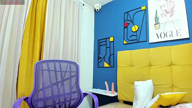 Lucia Spear online show from September 20, 2025, 12:54 pm