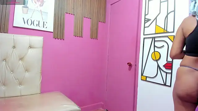 Lucia Spear online show from December 17, 2025, 12:43 pm