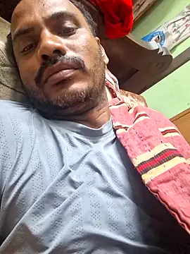 Snapshot of cutecouple1983 chatting on December 4, 2025, 6:40 pm cutecouple1983 online show from December 4, 2025, 6:40 pm