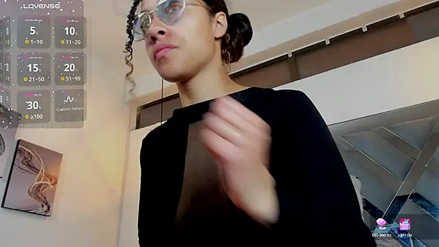 Hanna Cornee  online show from November 28, 2025, 1:33 pm