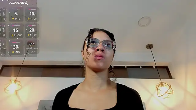 Hanna Cornee  online show from November 20, 2025, 1:45 pm