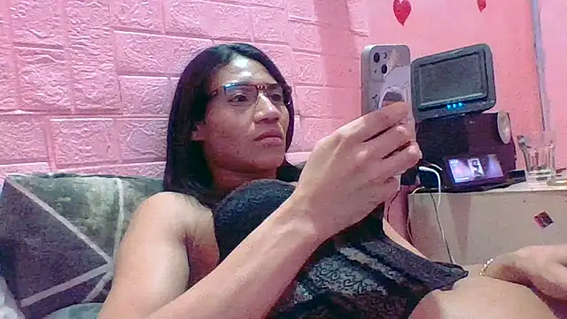 Kellye hotTs online show from April 21, 2026, 7:53 pm