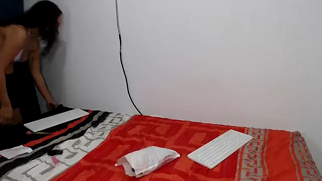 penelopeh  online show from October 17, 2025, 12:25 am