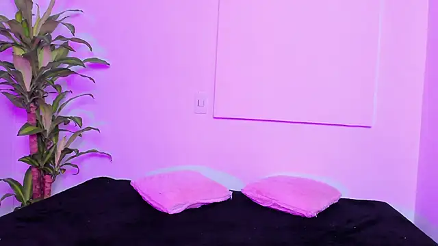 MacarenaSmith online show from November 20, 2025, 11:11 am