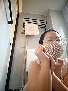 chengcheng12 online show from November 4, 2025, 1:09 am