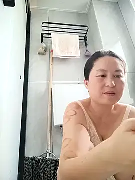 chengcheng12 online show from October 10, 2025, 1:06 am