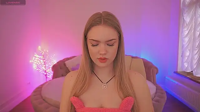 CelesteNoir online show from April 8, 2026, 6:48 am