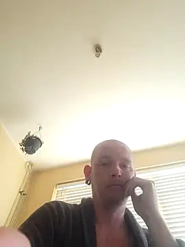 piercingpik online show from June 5, 2026, 7:36 am