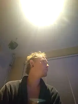 piercingpik online show from November 6, 2025, 9:08 pm