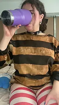 Snapshot of Lucy_YupiSweet chatting on January 8, 2026, 3:29 pm Lucy YupiSweet online show from January 8, 2026, 3:29 pm