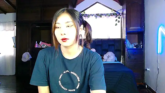 Snapshot of Shisuku_Sophi chatting on October 12, 2025, 10:11 pm Shisuku Sophi online show from October 12, 2025, 10:11 pm