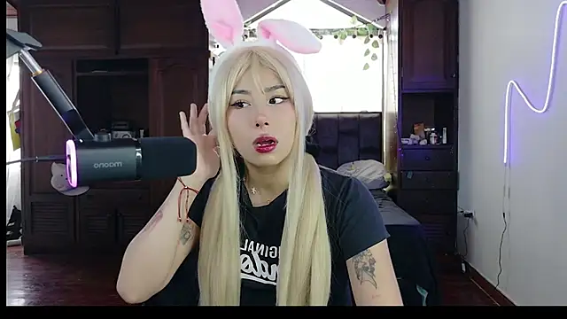 Snapshot of Shisuku_Sophi chatting on October 26, 2025, 4:18 pm Shisuku Sophi online show from October 26, 2025, 4:18 pm