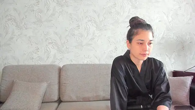 sophywhisper online show from November 14, 2025, 6:28 am