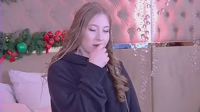 MiaEuphoria  online show from December 22, 2025, 4:23 am