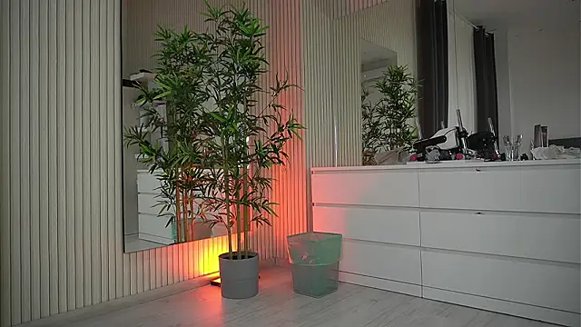 EmmaBlanco online show from March 24, 2026, 6:02 am