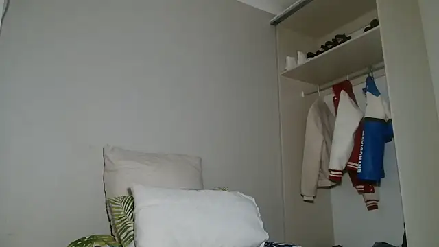 KinkyJ  online show from October 1, 2025, 5:17 pm