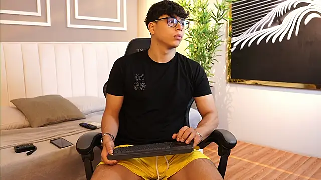 Snapshot of Ethan_occonor chatting on December 18, 2025, 12:53 pm Ethan occonor online show from December 18, 2025, 12:53 pm