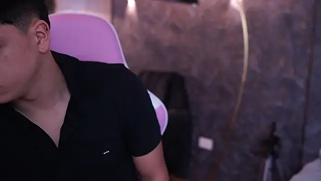 Snapshot of Ethan_occonor chatting on January 7, 2026, 12:10 pm Ethan occonor online show from January 7, 2026, 12:10 pm