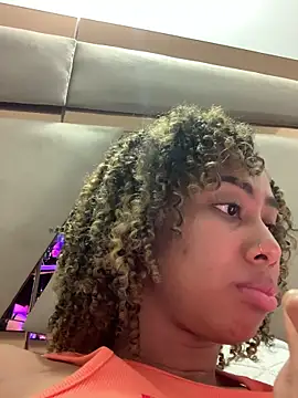 Snapshot of i_lulu chatting on February 25, 2026, 2:23 am i lulu online show from February 25, 2026, 2:23 am