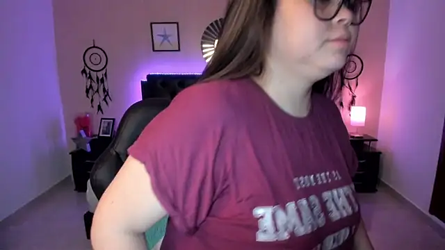 LolaVillalobos online show from April 10, 2026, 12:12 pm