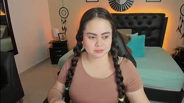 LolaVillalobos online show from October 7, 2025, 1:56 pm